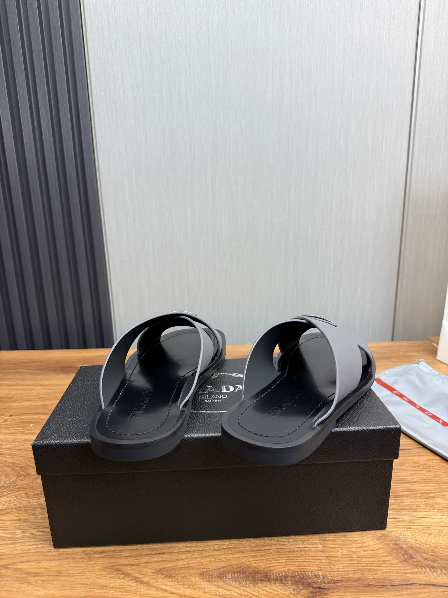 Factory price 340💰 ＰＲＡＤＡPrada - popular men's slippers hot sale 🔥 🩴Official website one to one production 38-45 sizes 45 46 🉑️Customized!